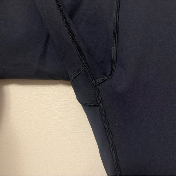 Lululemon In Movement Tight 25" *Everlux in Black Size 6 W5BPGS - Picture 6 of 12